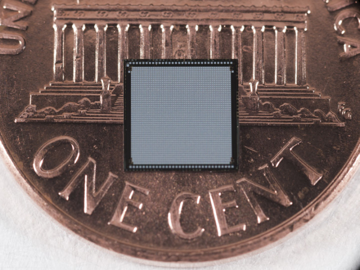 3D pixel-readout chip on a penny